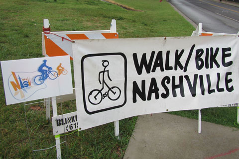 signs for the Tour de Nash
