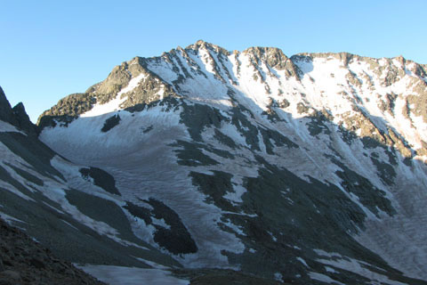 Mount Wilson from bse of Wilso Peak